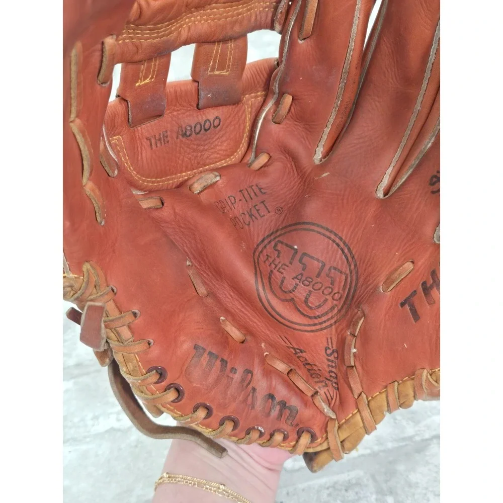 Wilson The A8000 Professional Series Baseball Glove RHT Big Scoop, Left Hand